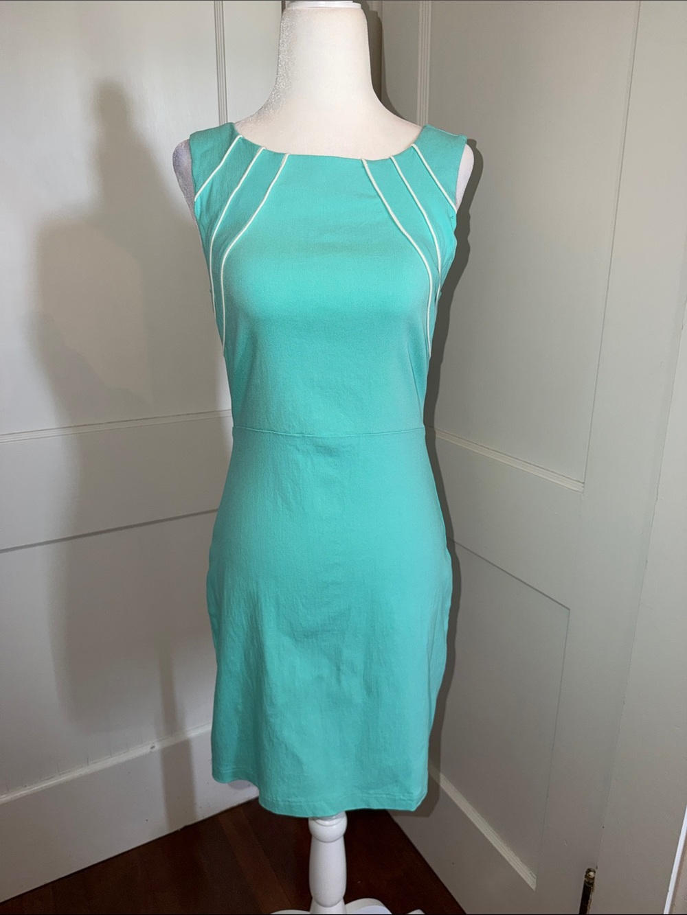 Women’s Classic Sleeveless Aqua Mint Green Sheath Dress with White Piping Small